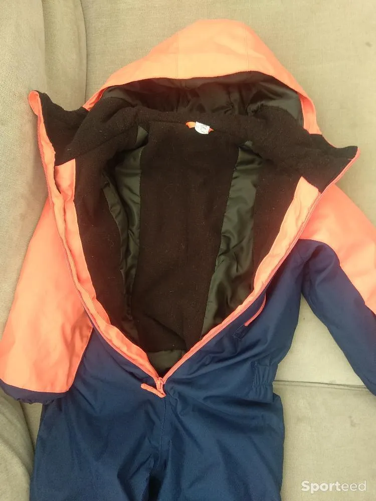 Combinaison ski fille 3 ans d'occasion Ajouté le : 03/02/2024