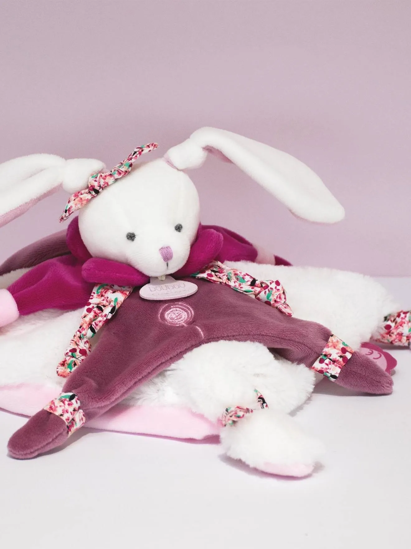 Doudou carré 27 cm lapin cerise - DOUDOU ET COMPAGNIE rose - Doudou et Compagnie
