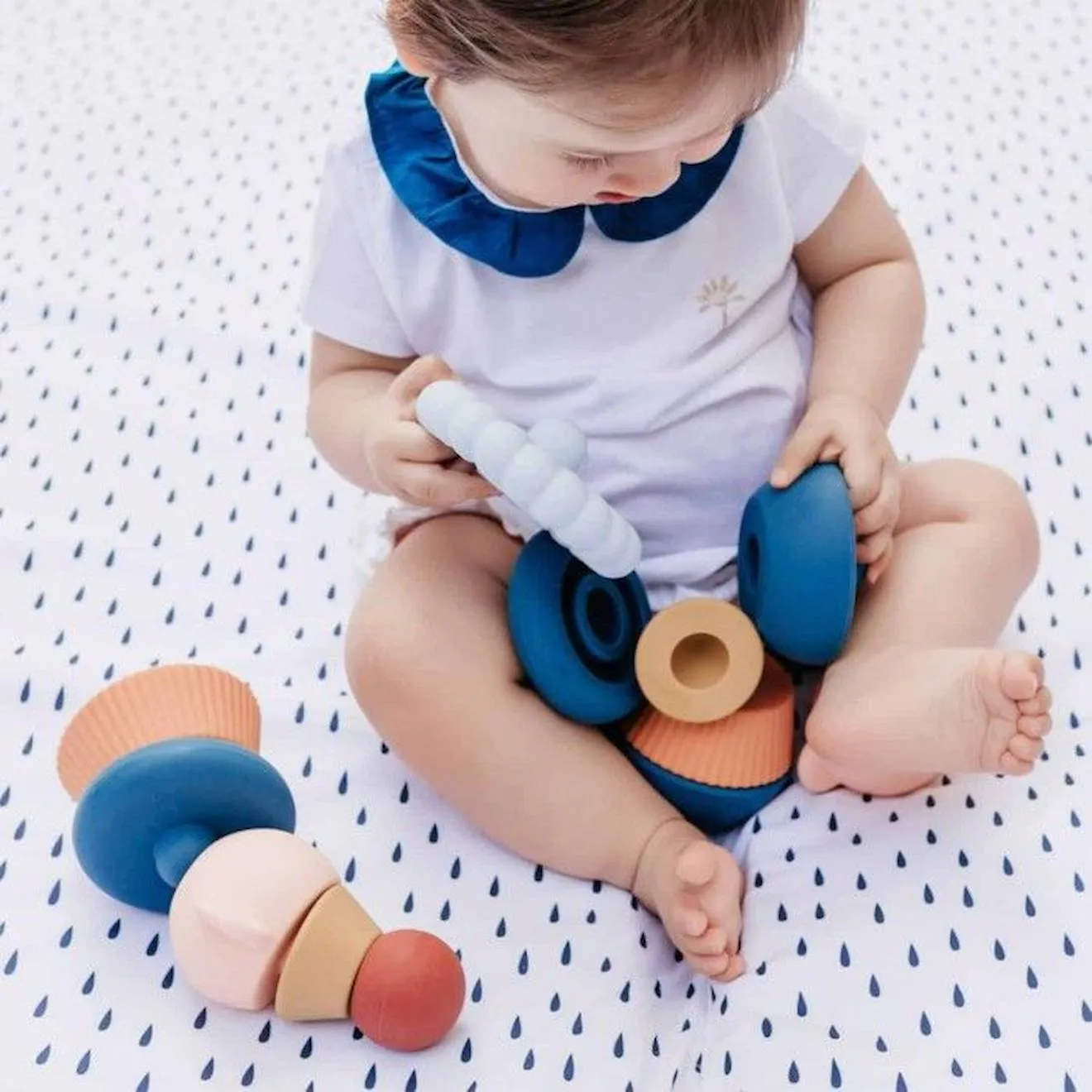 Léon Le bonhomme à empiler en silicone - Jouet 1er age - Louise et Gabriel orange - 