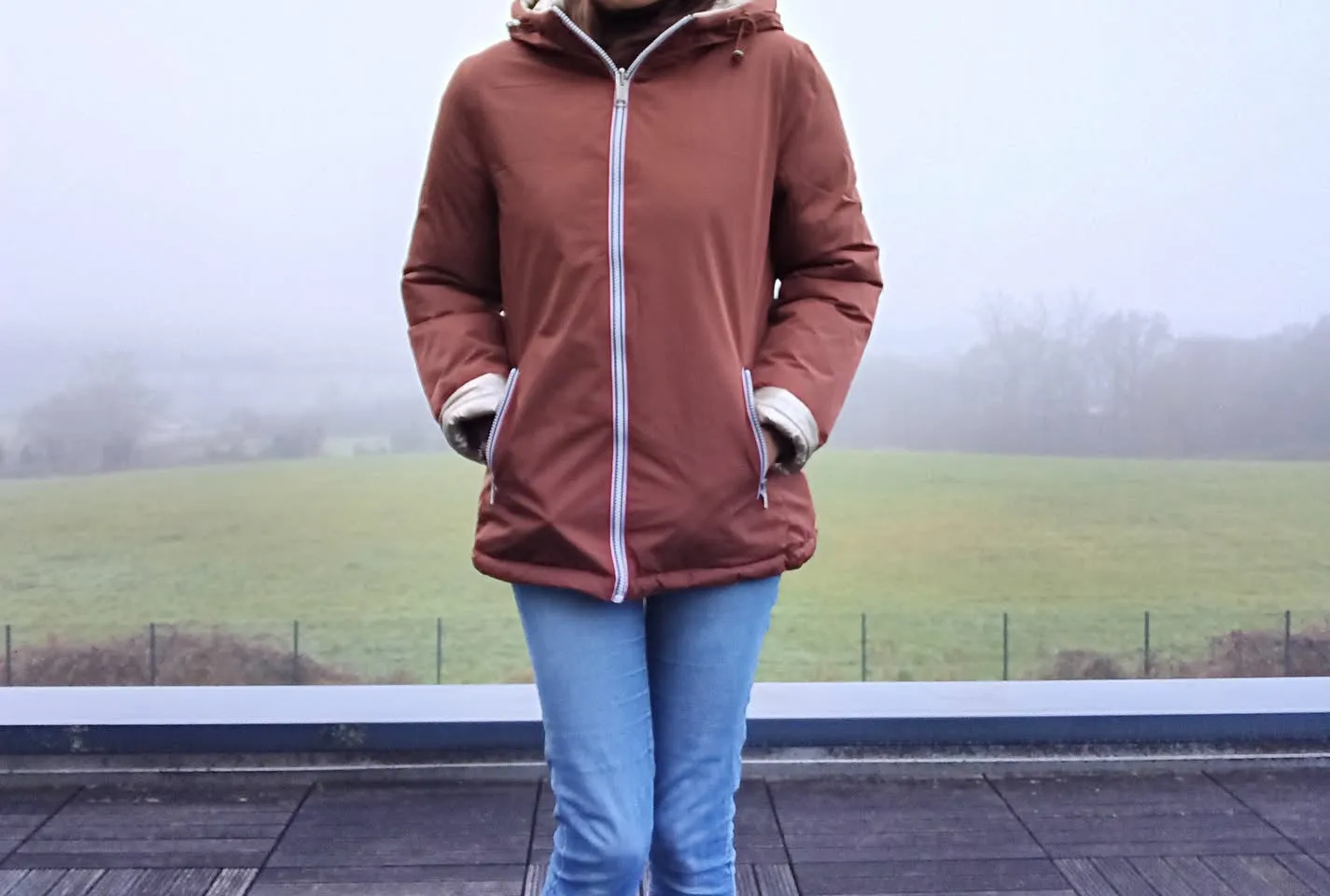 Melya Melody - Manteau court réversible et imperméable matelassé marron chocolat/doré